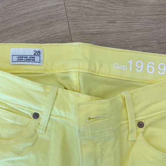 The Gap Yellow Jeans - Picture 2 of 2